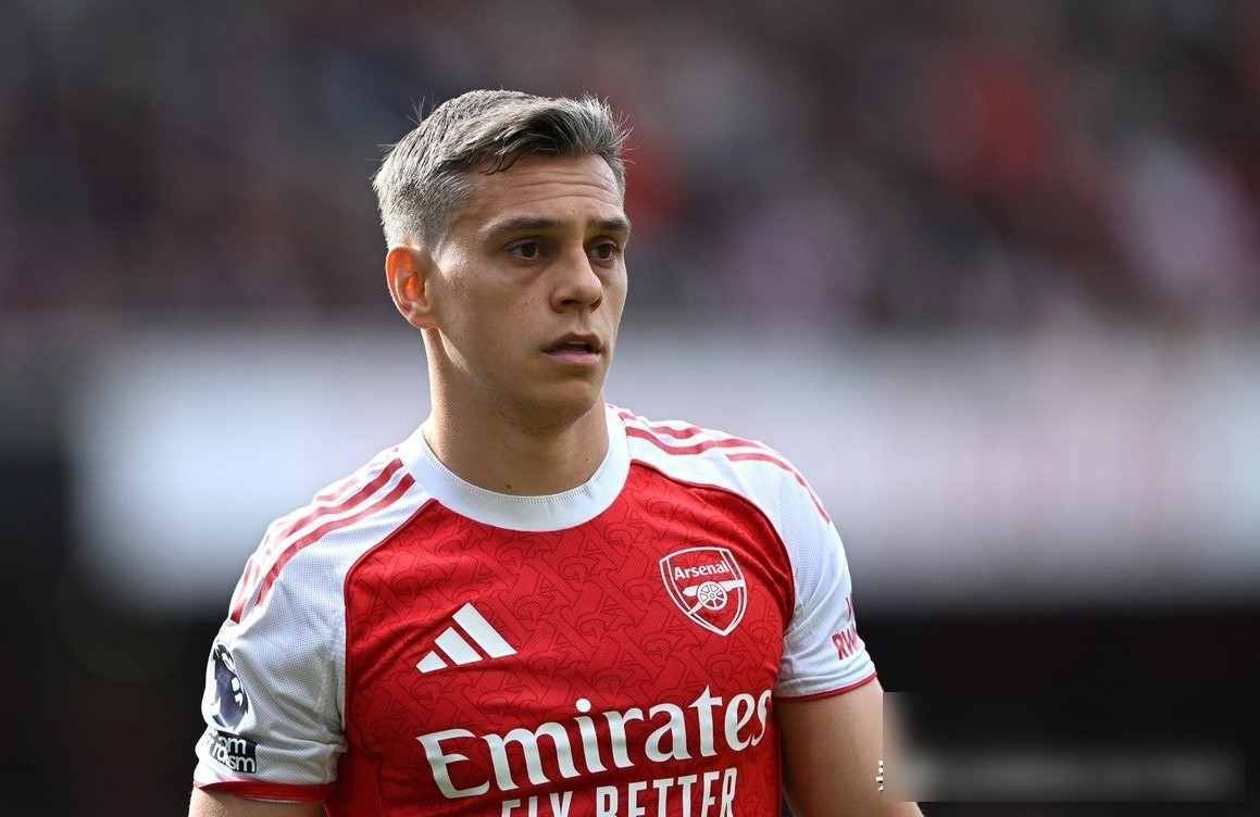 替补边锋成香饽饽，2200万报价引争议，阿尔特塔面临两难抉择